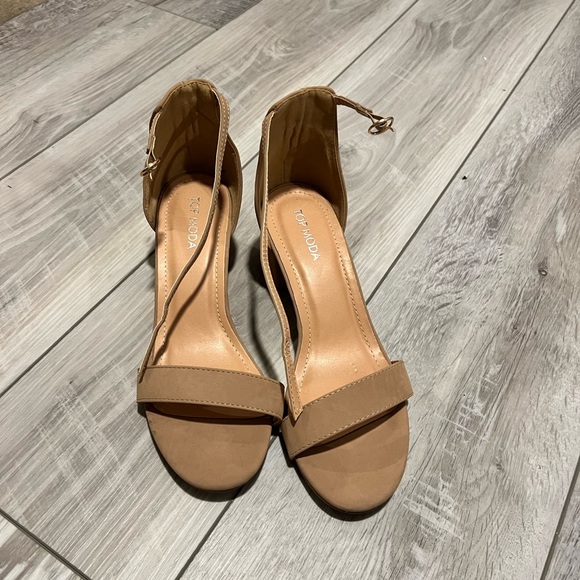 Top Moda Nude Block Heels Size 8.5 - Picture 2 of 4